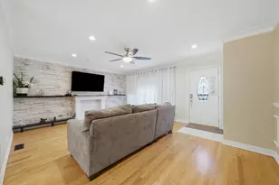 2922 W Nelson St, Chicago, IL 60618 - Photo 7