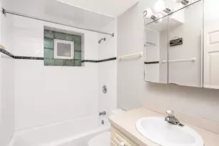 3240 N Racine Ave, Chicago, IL 60657 - Photo 13