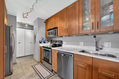 3930 N Pine Grove Avenue #1710, Chicago, IL 60613 - Photo 9