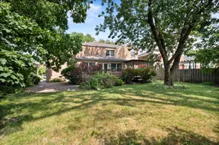 6520 N Christiana Ave, Lincolnwood, IL 60712 - Photo 3