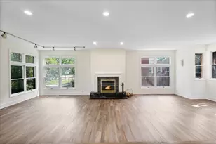 6520 N Christiana Ave, Lincolnwood, IL 60712 - Photo 9