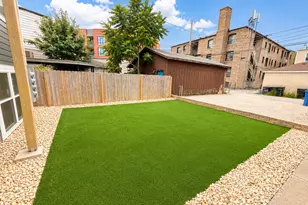 3136 N Ridgeway Ave, Chicago, IL 60618 - Photo 9