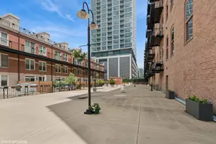 360 W Illinois St, Chicago, IL 60654 - Photo 27