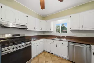 22W452 Sycamore Dr, Glen Ellyn, IL 60137 - Photo 7