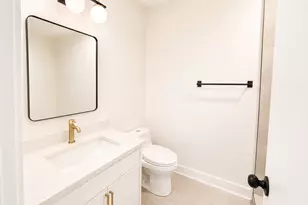 3136 N Ridgeway Ave, Chicago, IL 60618 - Photo 11