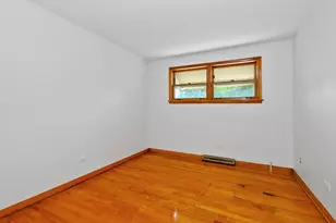 10525 S Kildare Ave, Oak Lawn, IL 60453 - Photo 9