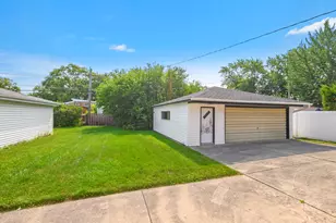 10525 S Kildare Ave, Oak Lawn, IL 60453 - Photo 15
