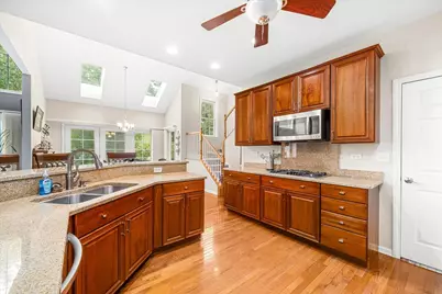 447 Lake Run Court, North Aurora, IL 60542 - Photo 9