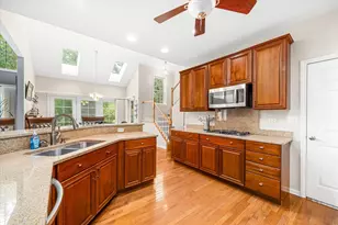 447 Lake Run Ct, North Aurora, IL 60542 - Photo 9