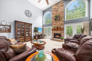 447 Lake Run Ct, North Aurora, IL 60542 - Photo 5