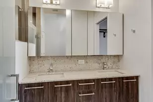 750 N Hudson Ave, Chicago, IL 60654 - Photo 19