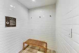 750 N Hudson Ave, Chicago, IL 60654 - Photo 39