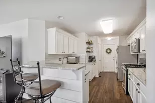 668 Acadia Cir, Crystal Lake, IL 60014 - Photo 5