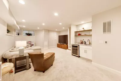 2136 W Waveland Avenue, Chicago, IL 60618 - Photo 27