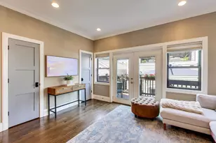 2136 W Waveland Ave, Chicago, IL 60618 - Photo 11