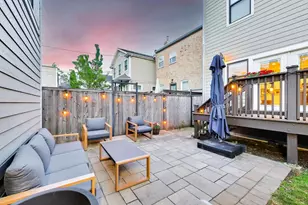 2136 W Waveland Ave, Chicago, IL 60618 - Photo 35