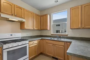 1472 Cambria Dr, Dekalb, IL 60115 - Photo 11