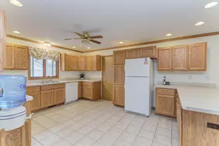 315 Coaler Dr, Coal City, IL 60416 - Photo 9