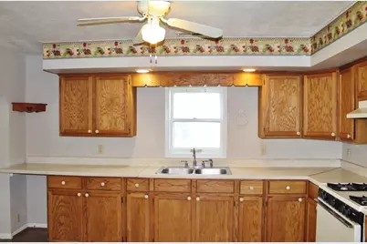 660 W Elm Street, South Wilmington, IL 60474 - Photo 11