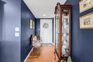 1 N Beacon Pl, La Grange, IL 60525 - Photo 5