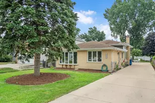 570 W Crockett Ave, Elmhurst, IL 60126 - Photo 1