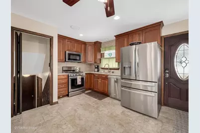 570 W Crockett Avenue, Elmhurst, IL 60126 - Photo 11