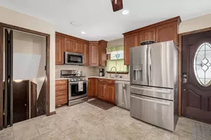 570 W Crockett Ave, Elmhurst, IL 60126 - Photo 11