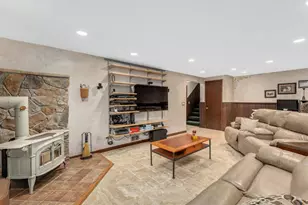 570 W Crockett Ave, Elmhurst, IL 60126 - Photo 17