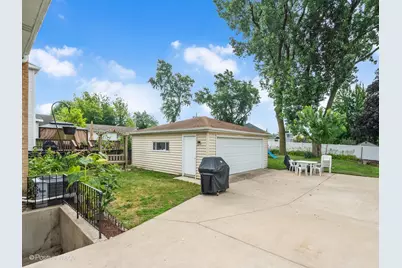 570 W Crockett Avenue, Elmhurst, IL 60126 - Photo 19