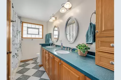 570 W Crockett Avenue, Elmhurst, IL 60126 - Photo 13