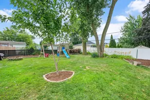 570 W Crockett Ave, Elmhurst, IL 60126 - Photo 21
