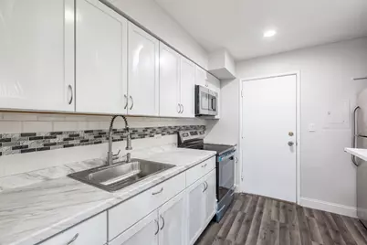 8712 Skokie Boulevard #1IN, Skokie, IL 60077 - Photo 13