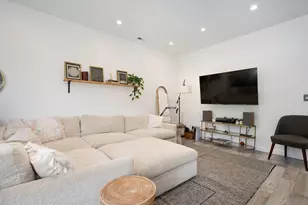 5746 N Washtenaw Ave, Chicago, IL 60659 - Photo 3