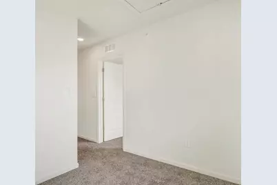 2052 Yellowstone Boulevard, Mundelein, IL 60060 - Photo 15