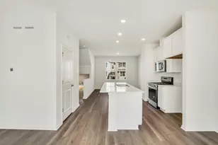 2052 Yellowstone Blvd, Mundelein, IL 60060 - Photo 5