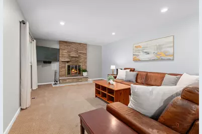 720 S Butterfield Road, Libertyville, IL 60048 - Photo 17