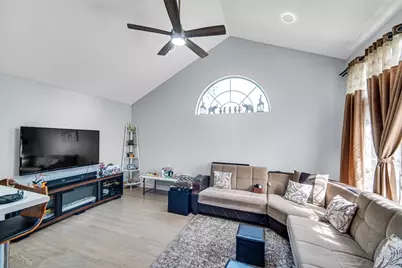 2033 N Evergreen Avenue, Arlington Heights, IL 60004 - Photo 11