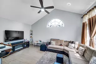 2033 N Evergreen Ave, Arlington Heights, IL 60004 - Photo 11