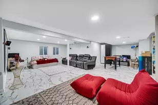 2033 N Evergreen Ave, Arlington Heights, IL 60004 - Photo 9