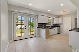 2208 Kensington Dr, Schaumburg, IL 60194 - Photo 19