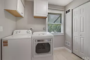 2208 Kensington Dr, Schaumburg, IL 60194 - Photo 33