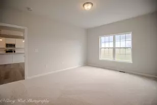 330 N Aspen Dr, Cortland, IL 60112 - Photo 23
