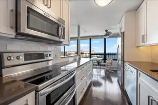 3150 N Sheridan Rd, Chicago, IL 60657 - Photo 9