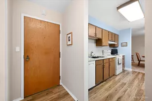 1605 E Central Rd, Arlington Heights, IL 60005 - Photo 3