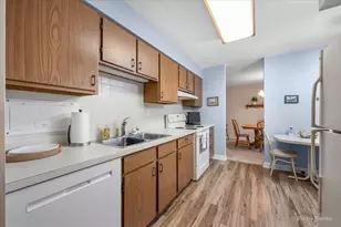 1605 E Central Rd, Arlington Heights, IL 60005 - Photo 7