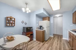1605 E Central Rd, Arlington Heights, IL 60005 - Photo 5