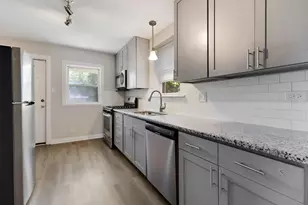 9515 S Woodlawn Ave, Chicago, IL 60628 - Photo 9