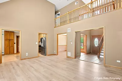 17452 W Meadowbrook Drive, Grayslake, IL 60030 - Photo 9