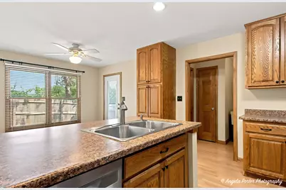 17452 W Meadowbrook Drive, Grayslake, IL 60030 - Photo 13