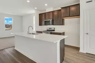 2048 Yellowstone Blvd, Mundelein, IL 60060 - Photo 3
